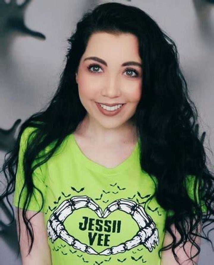 
Jessii Vee Height, Weight, Net Worth, Age, Birthday, Wikipedia, Who, Instagram, Biography 