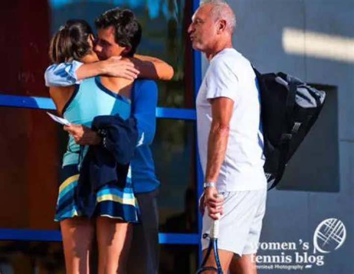 Thomas Bowman aka Tom Bowman, Caroline Garcia Husband Stands and Cheers Her Through The Sidelines